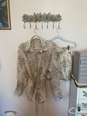 J.ING Beige Floral Print Women's Shorts Set